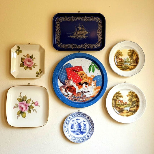 Vintage 1980s Metal Tray – Cozy Cats & Dogs Print – Blue Rim Collectible Serving Tray 13” Retro Home Kitchen Decor