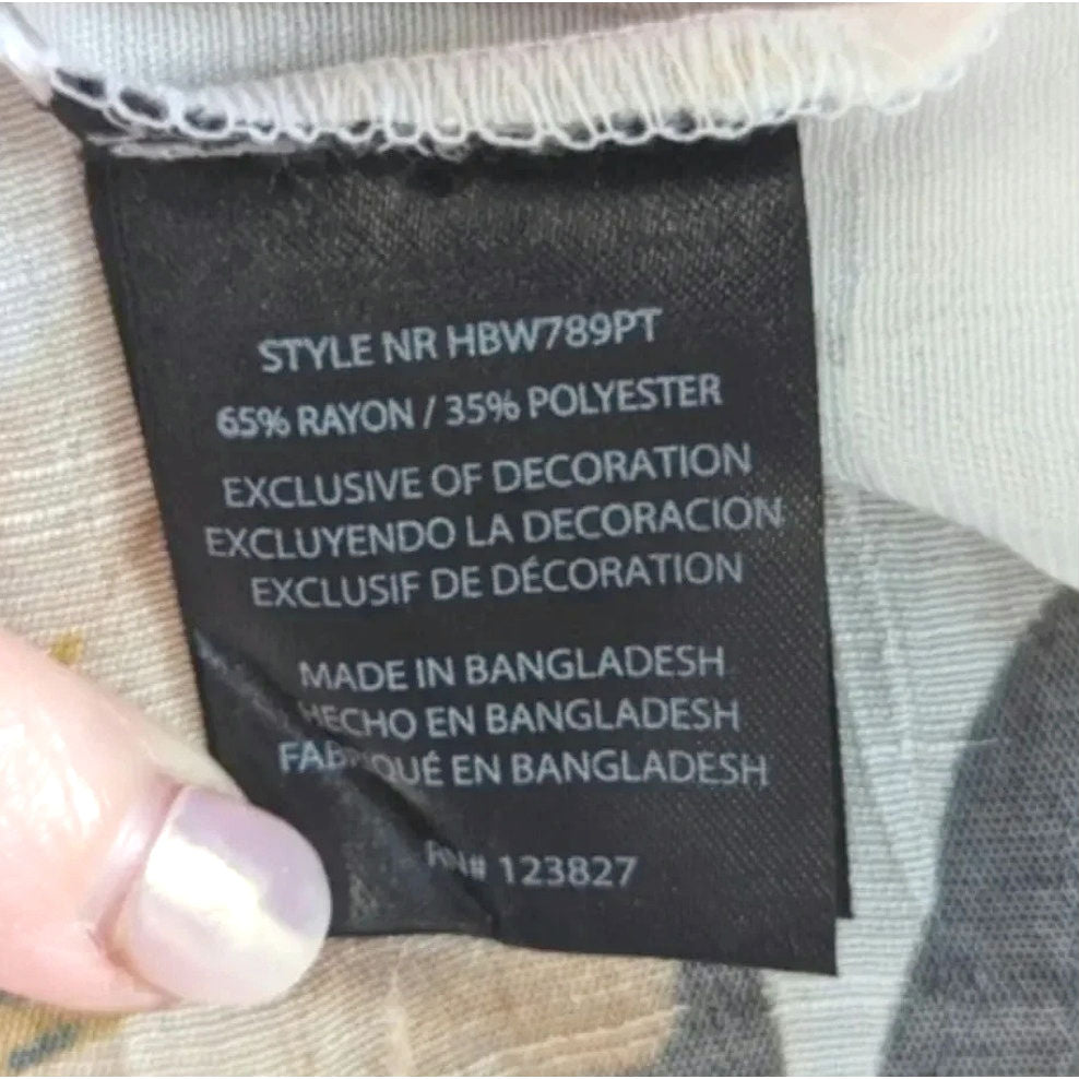 🌸 Elegant Harvé Benard Petite Blouse – White Floral with Gold Metallic Specks – Women's Size PL