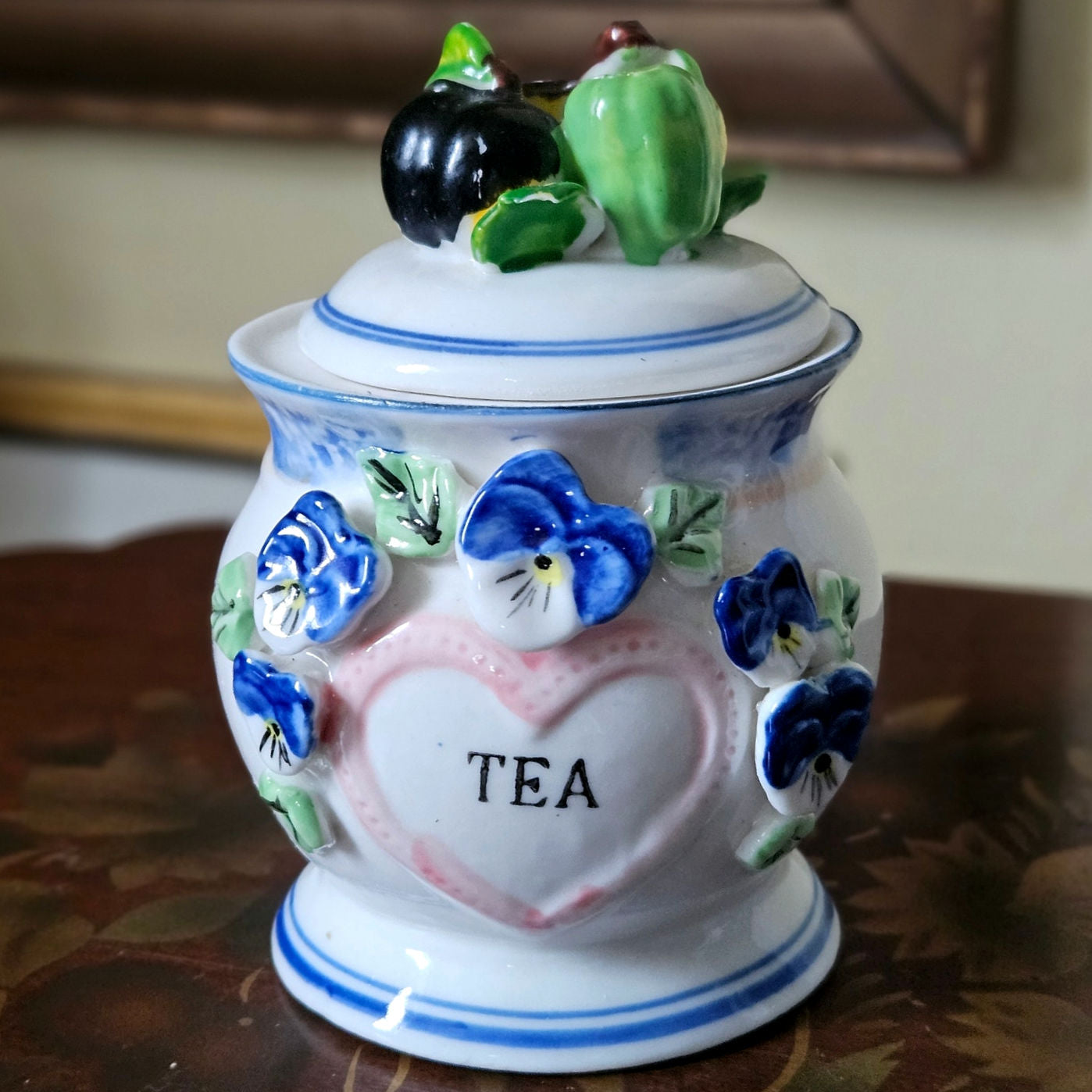 Vintage Blue Floral Tea Gift Basket – Curated Tea Lover Set