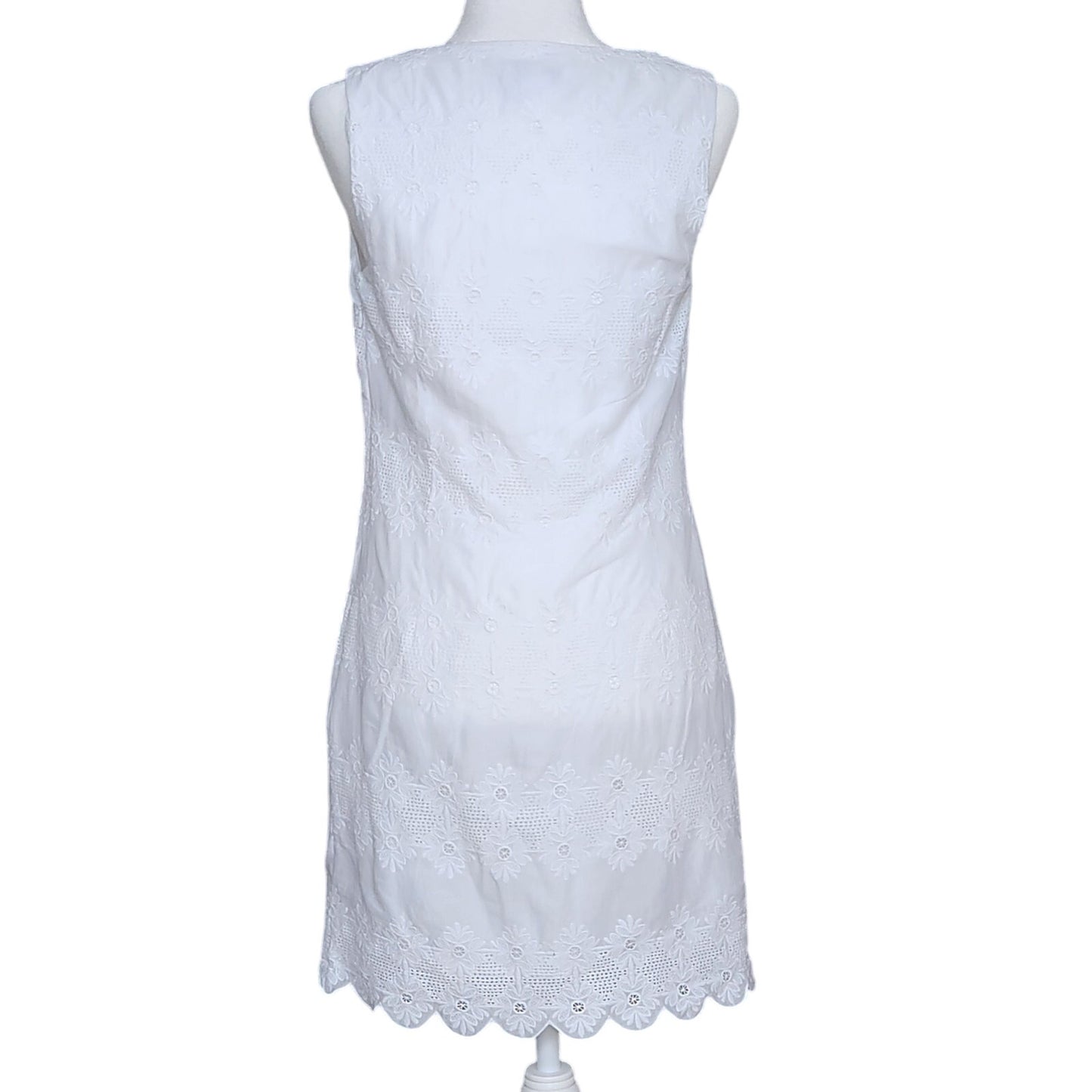 Vineyard Vines White Eyelet Cotton Shift Dress Women’s Size 4 Ruffled Bib Scalloped Hem
