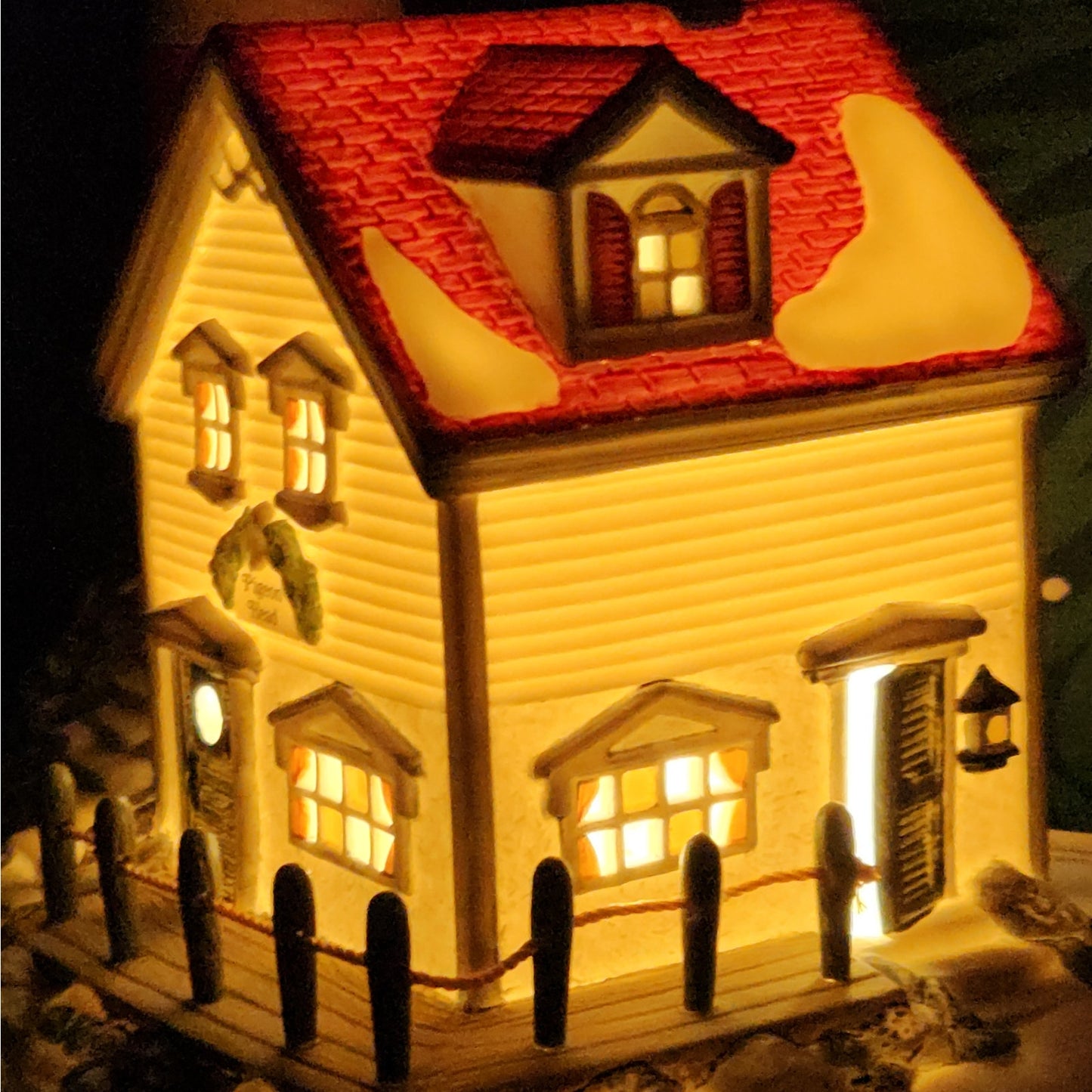 Department 56 – Pigeonhead Lighthouse (1994), New England Village Series