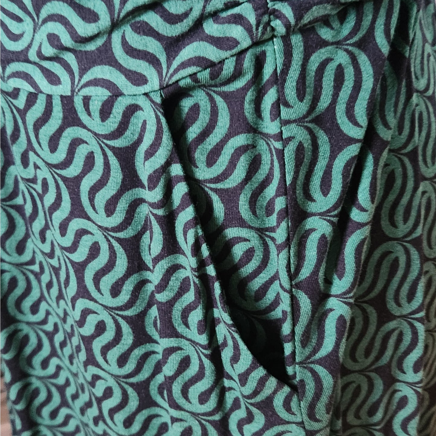 Abigail Long Sleeve Green Geo Jersey Dress | NWT | Women's US 8 UK 12