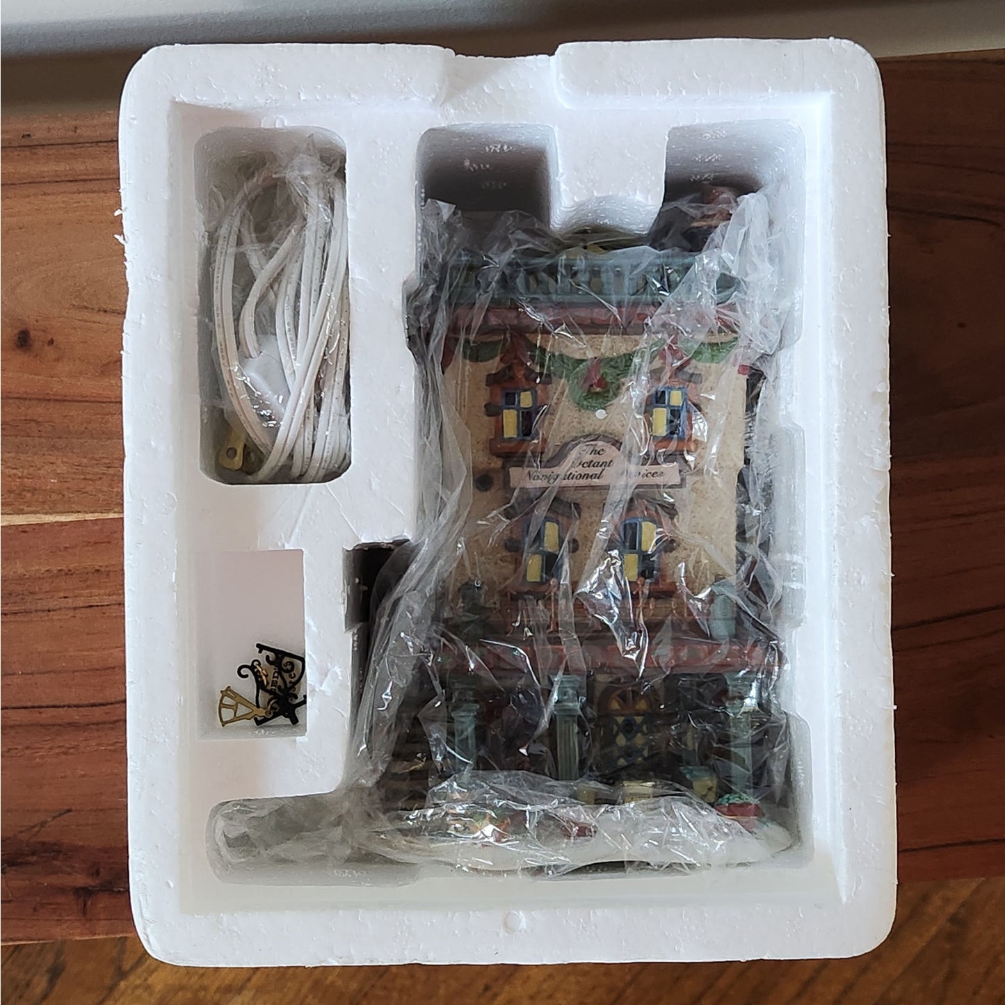 Leed’s Oyster House – Dickens’ Village – Department 56 (1999) - New in Box!