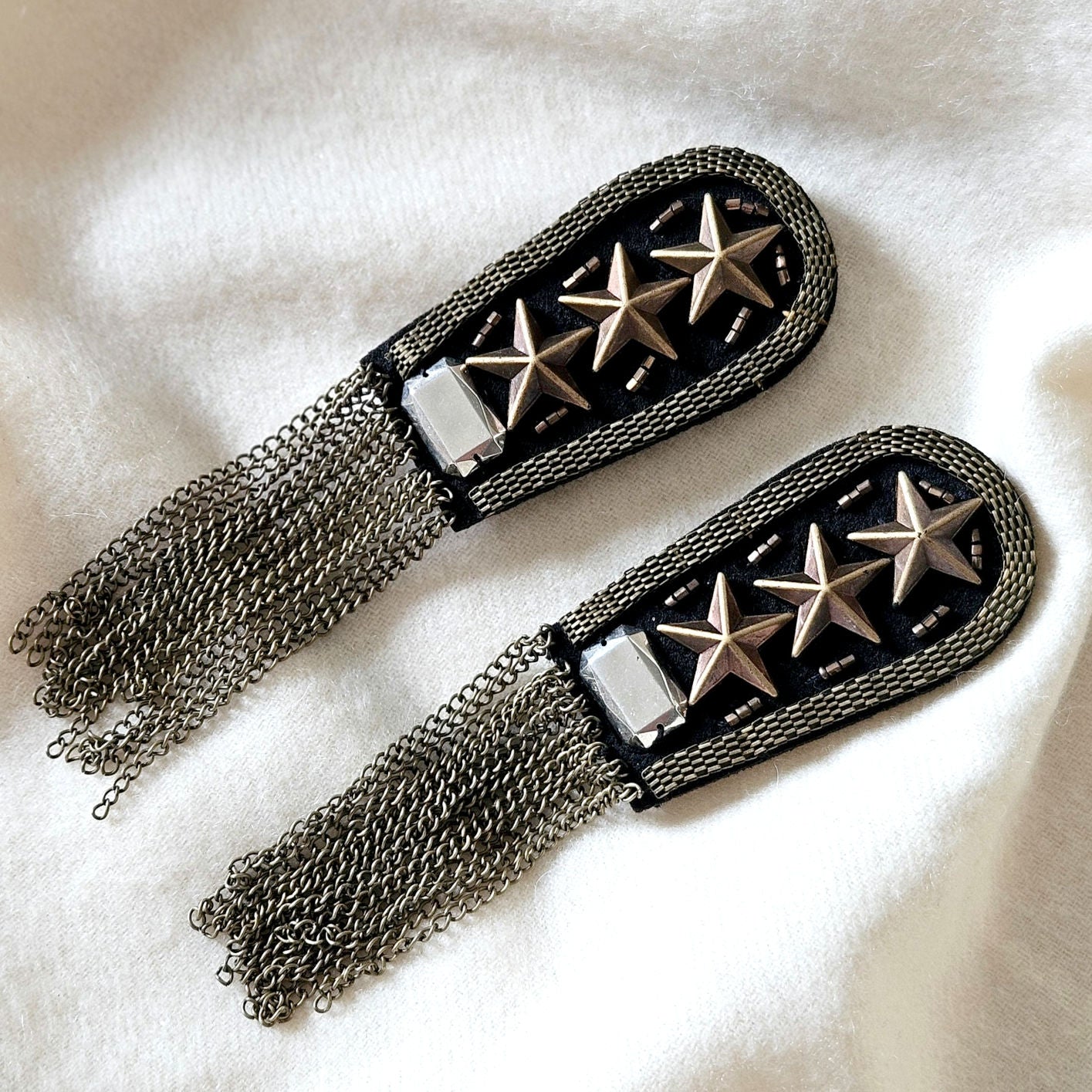 Vintage Boho Rock Epaulette Brooch Set – Gunmetal Chain Fringe Star Pins – Festival Western Statement Accessories