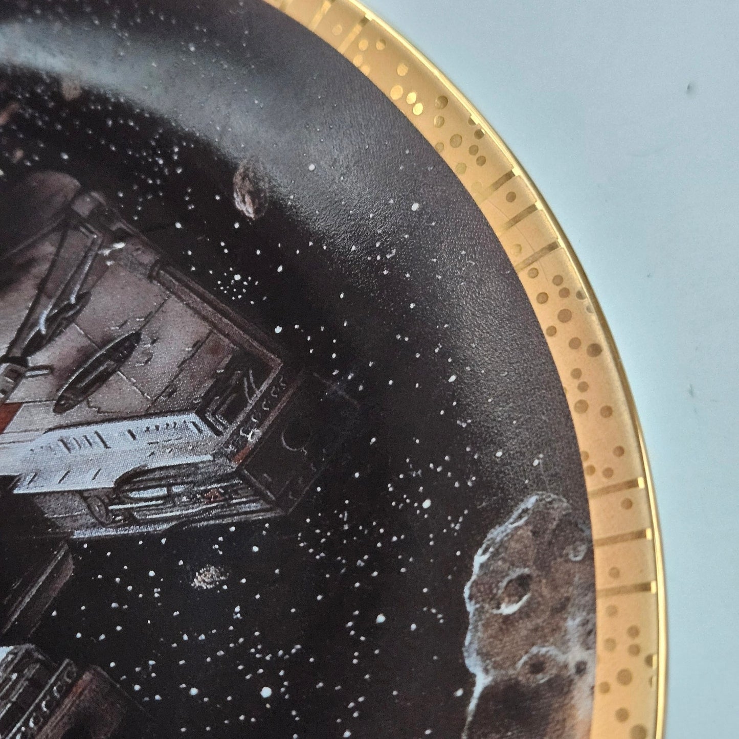 Vintage 1994 Star Wars Space Vehicles Series Millennium Falcon Plate