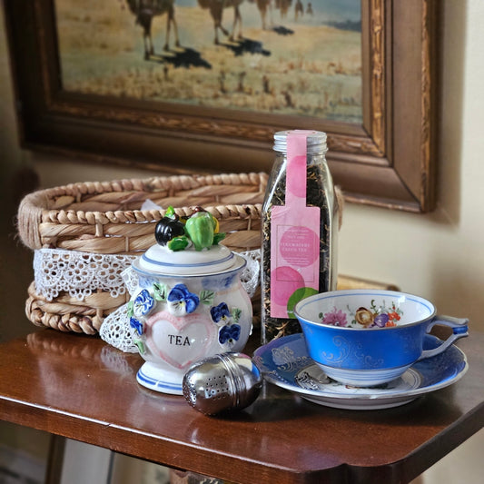 Vintage Blue Floral Tea Gift Basket – Curated Tea Lover Set