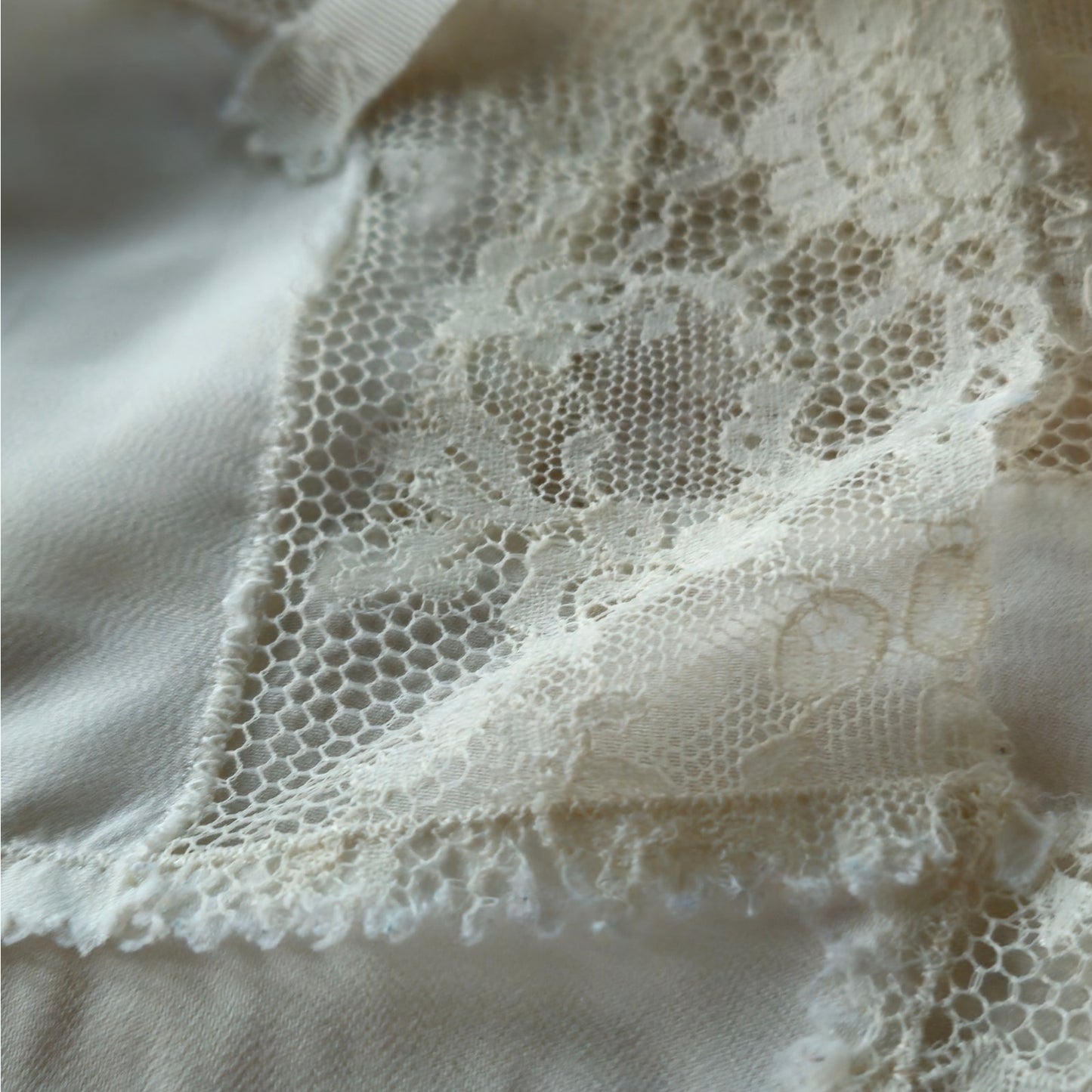 Vintage Barbizon “Bryn Fit” Lace-Trim Nylon Camisole | USA Made | c. 1960s