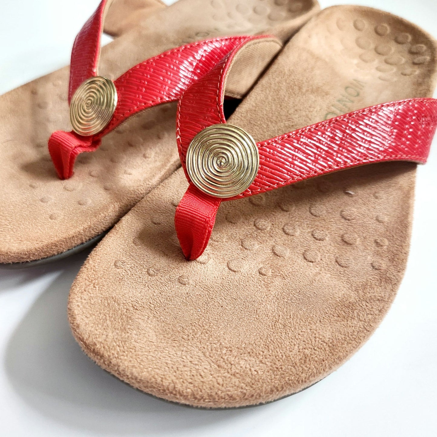 Vionic Women’s Hilda Woven Thong Sandal – Coral Red & Gold Size 7.5