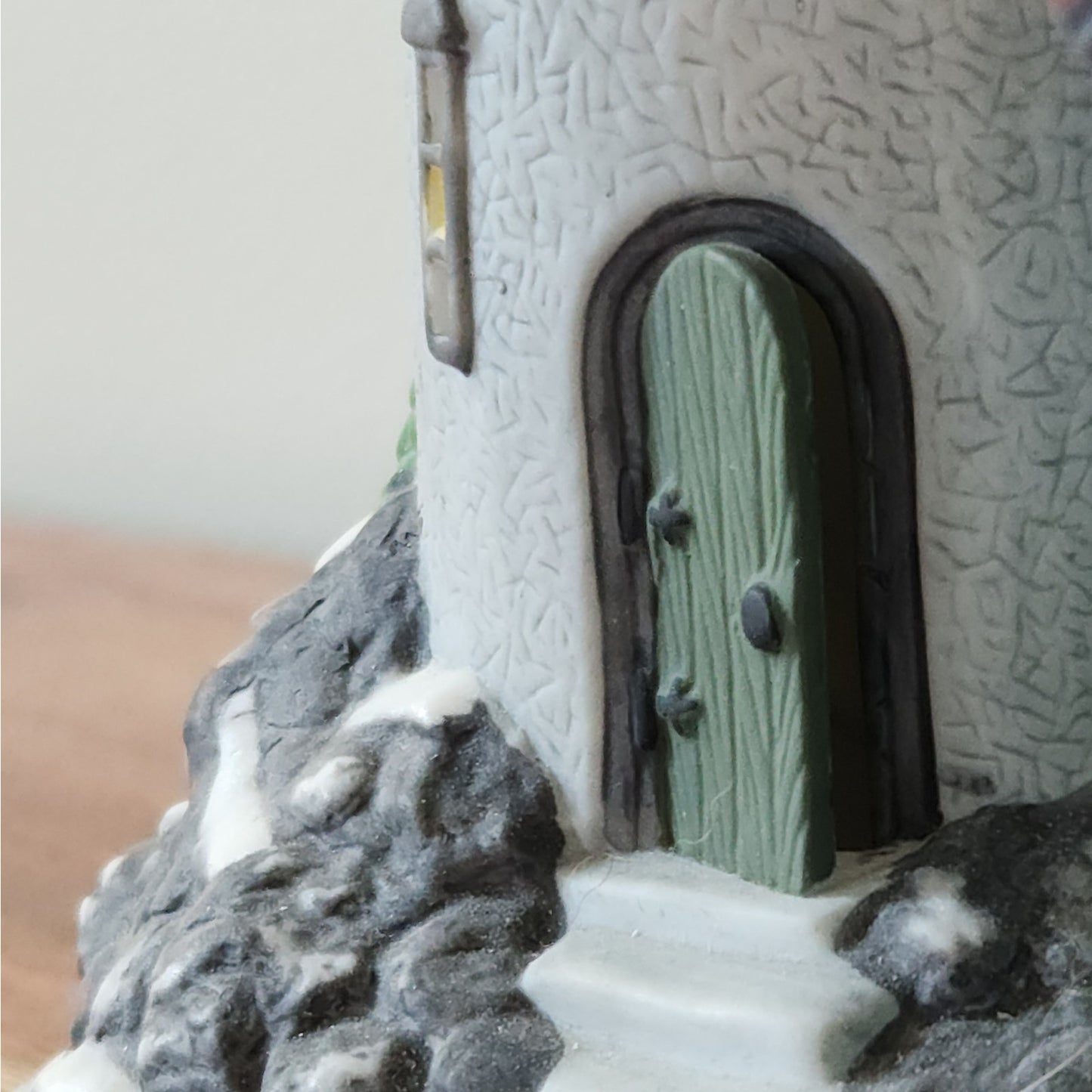 Department 56 – Pigeonhead Lighthouse (1994), New England Village Series