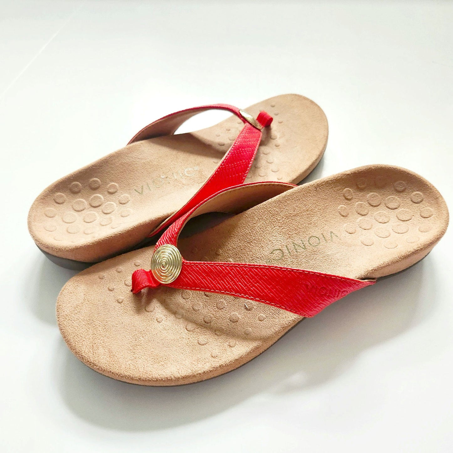 Vionic Women’s Hilda Woven Thong Sandal – Coral Red & Gold Size 7.5
