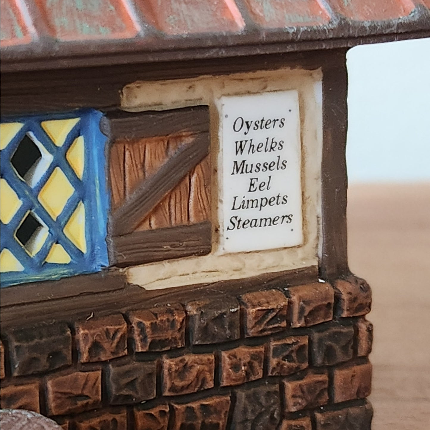 Leed’s Oyster House – Dickens’ Village – Department 56 (1999) - New in Box!