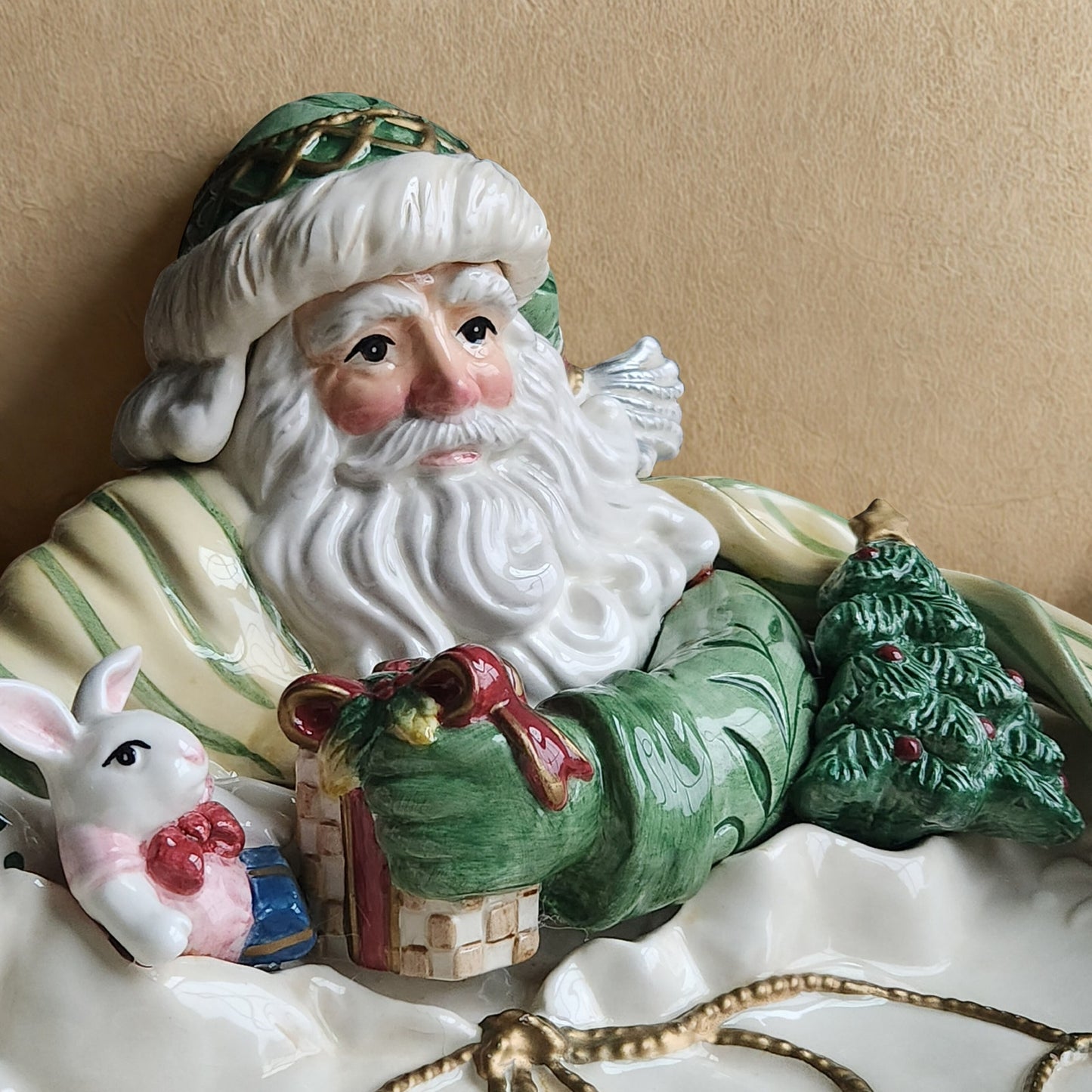 Fitz & Floyd Gregorian Santa Figural Serving Bowl – 14” Round Christmas Centerpiece – Vintage 1990s/2000s