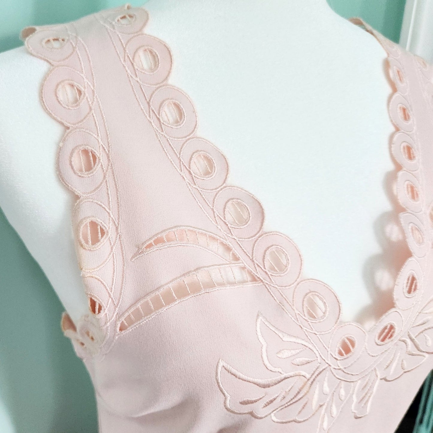 Ted Baker Emalise Pink Sleeveless V-Neck Embroidered Skater Dress Size 2 Women’s Fit & Flare