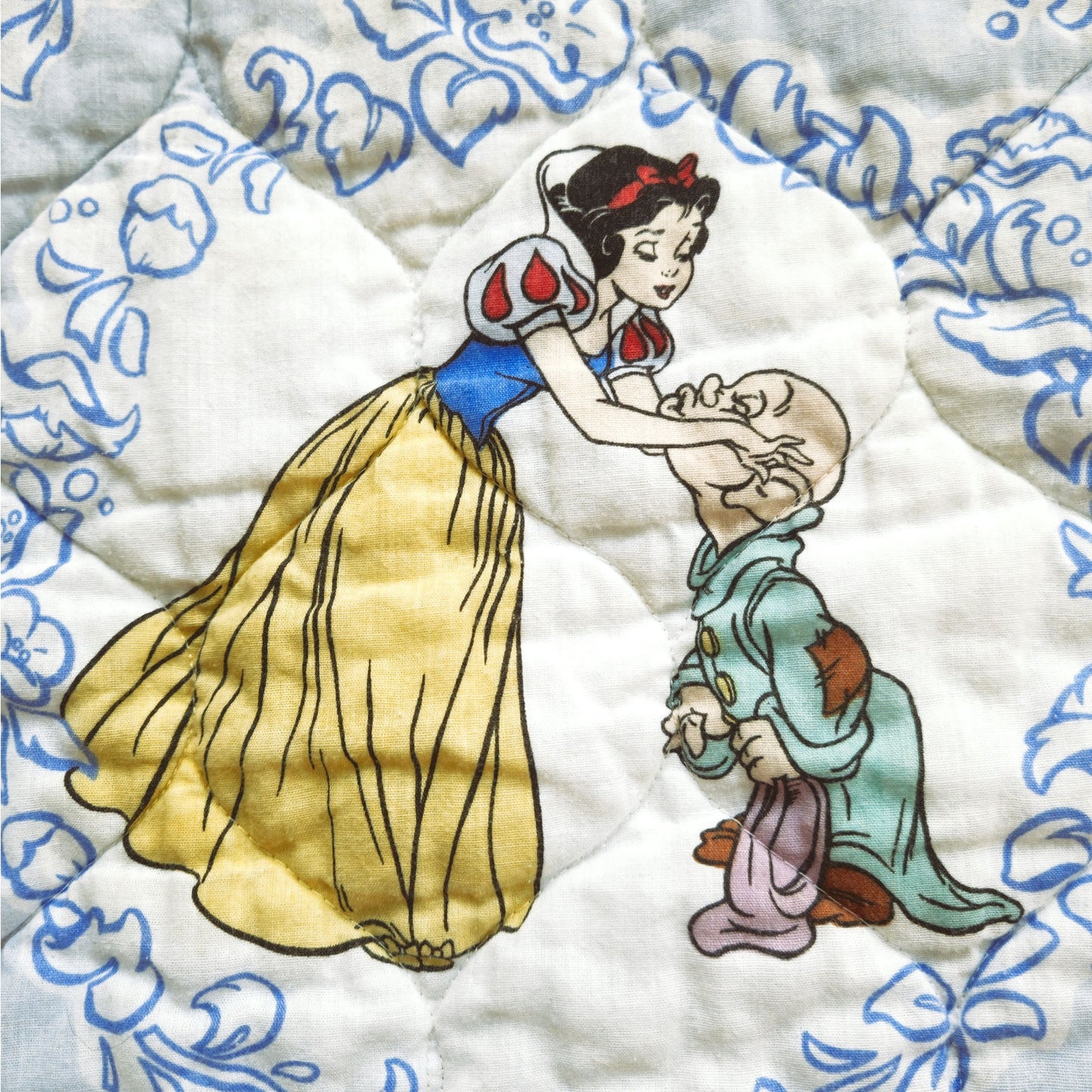 Vintage Dundee Disney Snow White Crib Quilt & Sheet Set (1980s, USA)