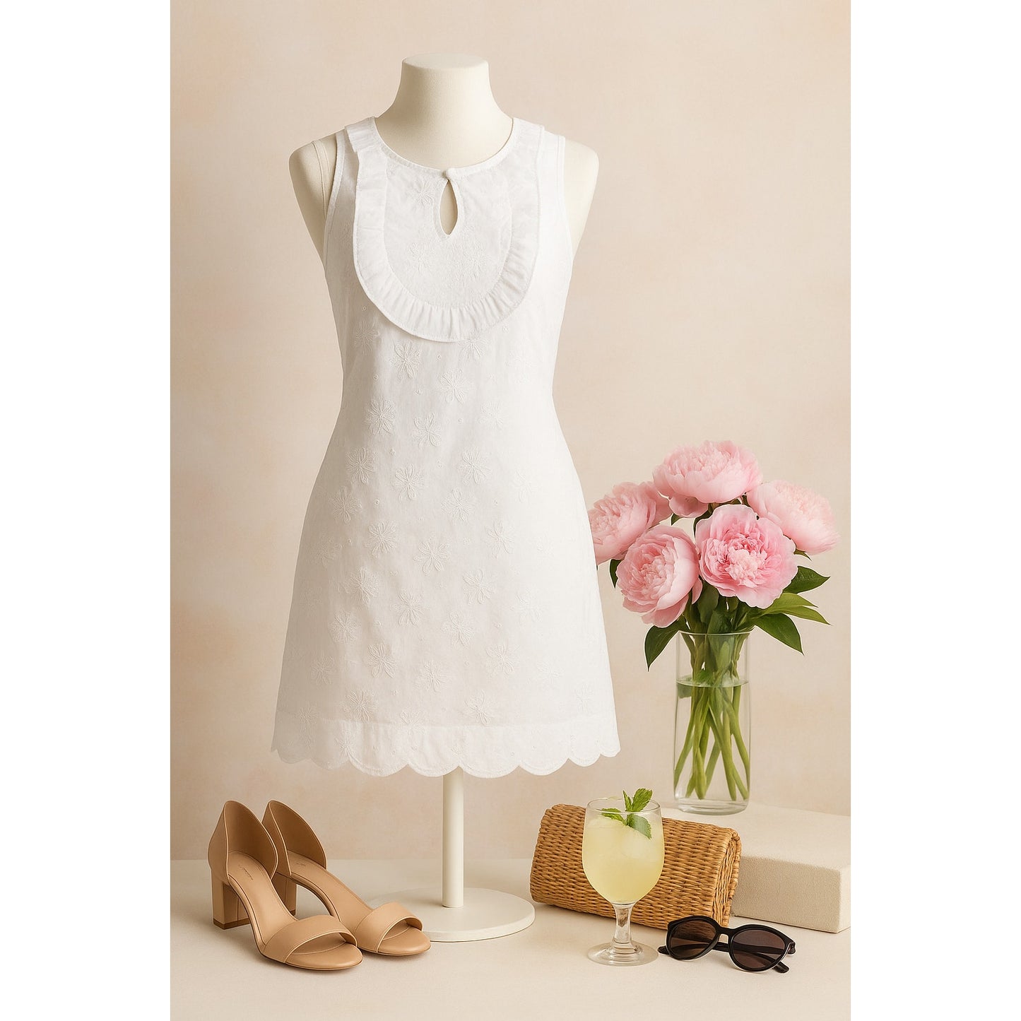 Vineyard Vines White Eyelet Cotton Shift Dress Women’s Size 4 Ruffled Bib Scalloped Hem