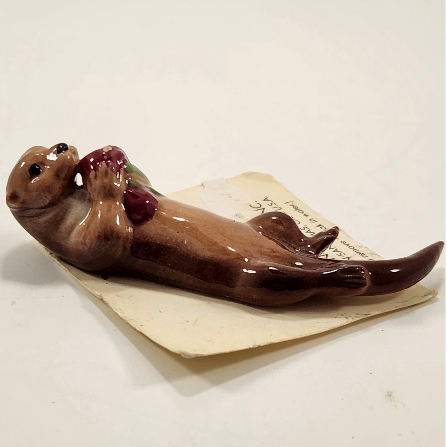 Vintage 1989 Hagen-Renaker Otter Figurine with Flowers – Walt Disney Licensed Miniature on Card – Collectible Ceramic Animal