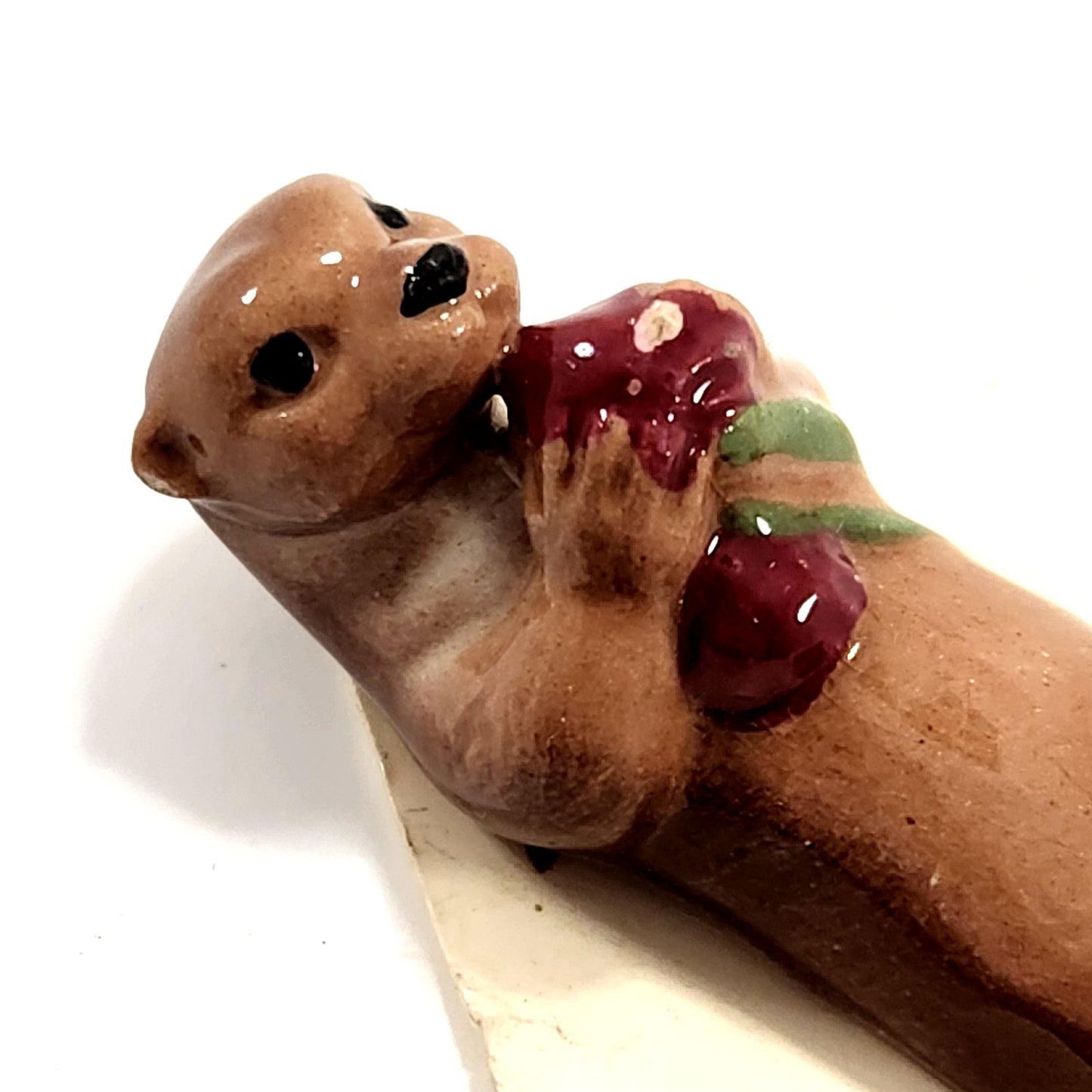 Vintage 1989 Hagen-Renaker Otter Figurine with Flowers – Walt Disney Licensed Miniature on Card – Collectible Ceramic Animal
