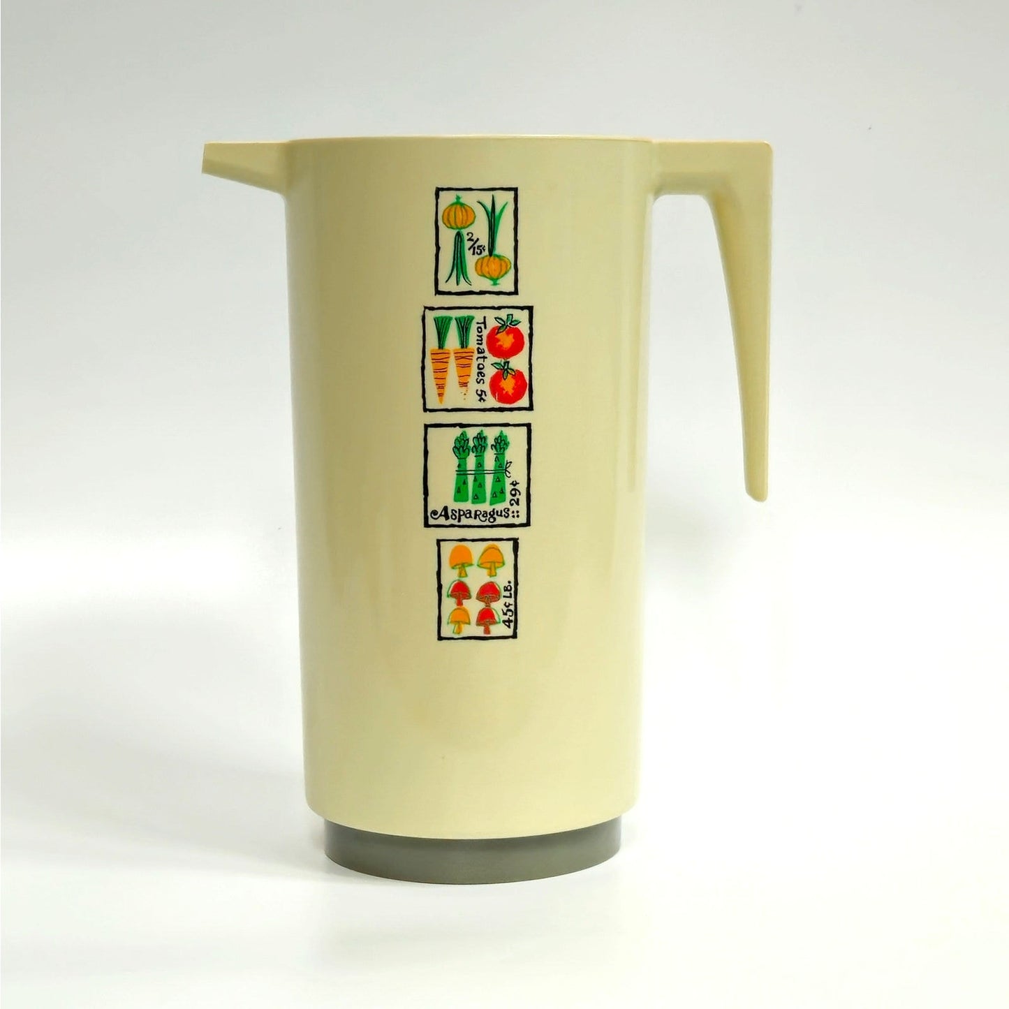 Vintage 1960s Loma Industries Farmers Market Plastic Pitcher and 5 Cup Set