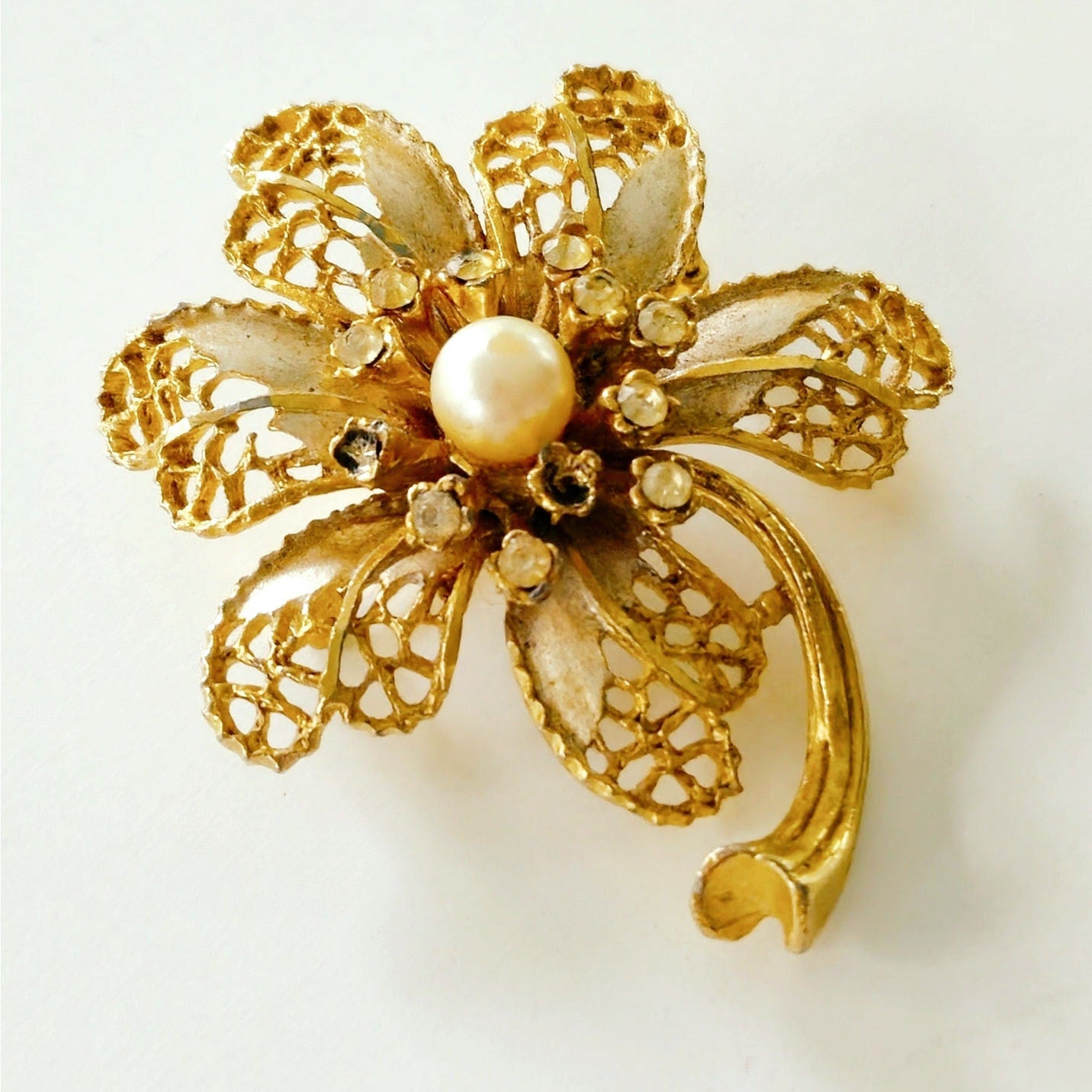 Vintage Mid Century BSK Gold Tone Filigree Pearl & Rhinestone Flower Brooch