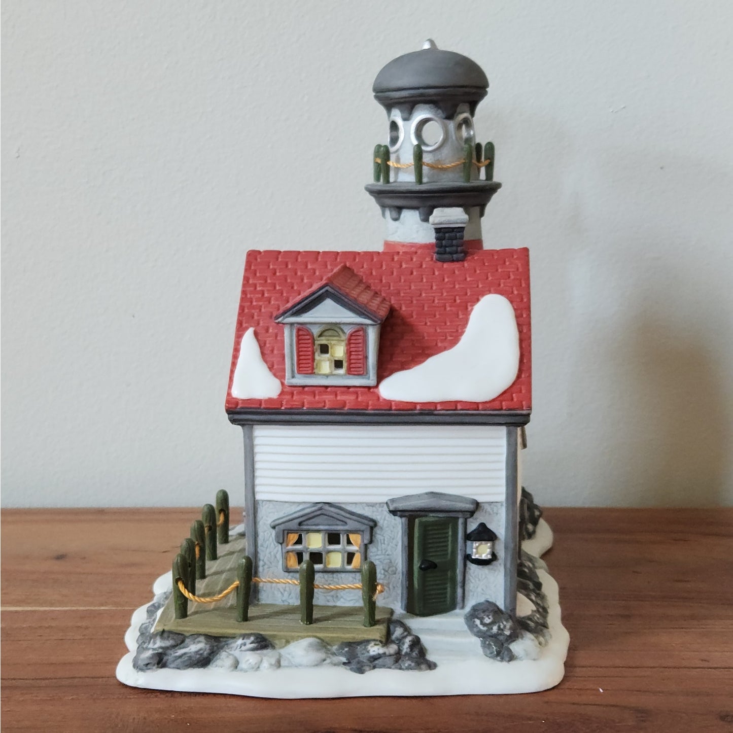 Department 56 – Pigeonhead Lighthouse (1994), New England Village Series