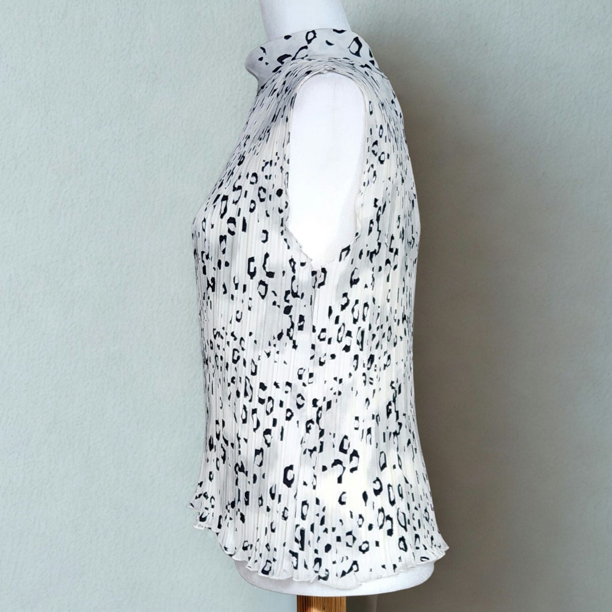 1980s Leopard Print Blouse | Sleeveless Pleated Ivory Black Top | Women's S