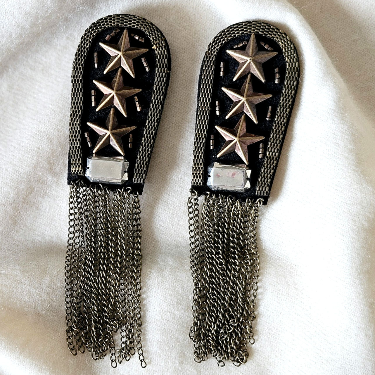 Vintage Boho Rock Epaulette Brooch Set – Gunmetal Chain Fringe Star Pins – Festival Western Statement Accessories