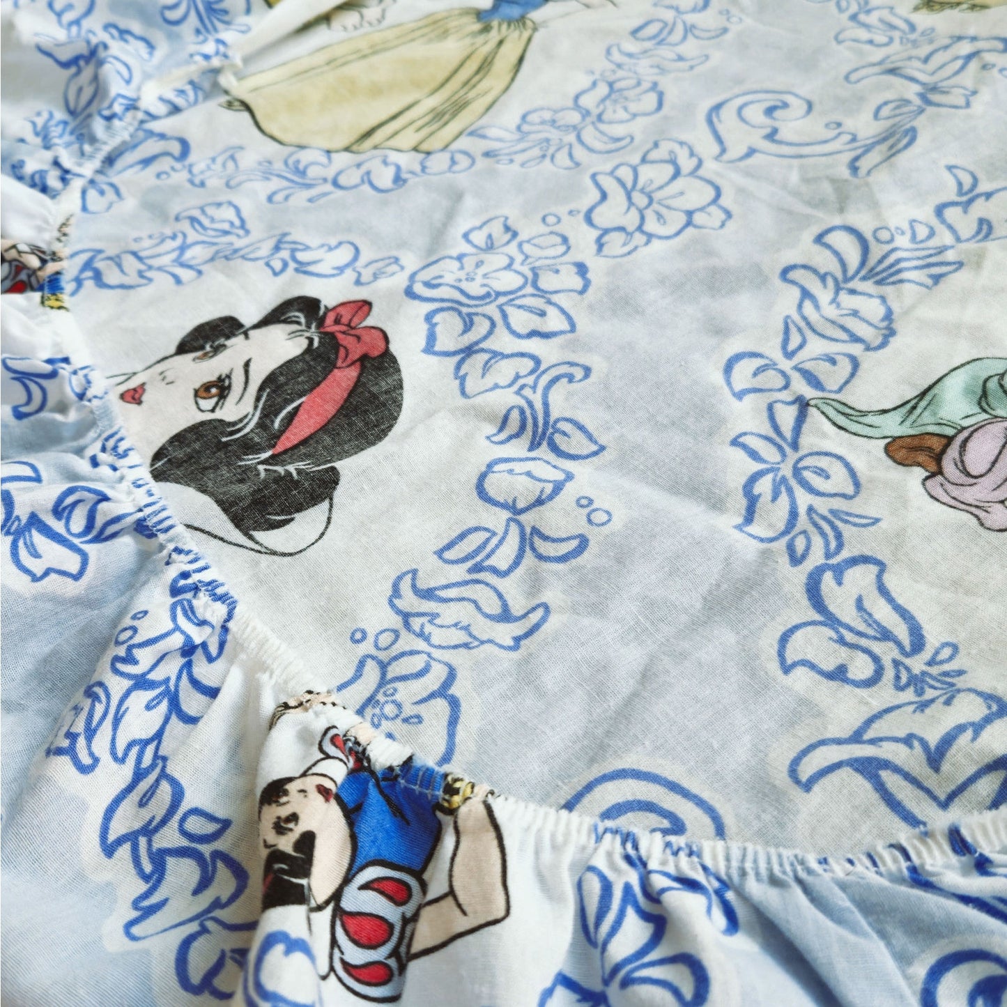 Vintage Dundee Disney Snow White Crib Quilt & Sheet Set (1980s, USA)