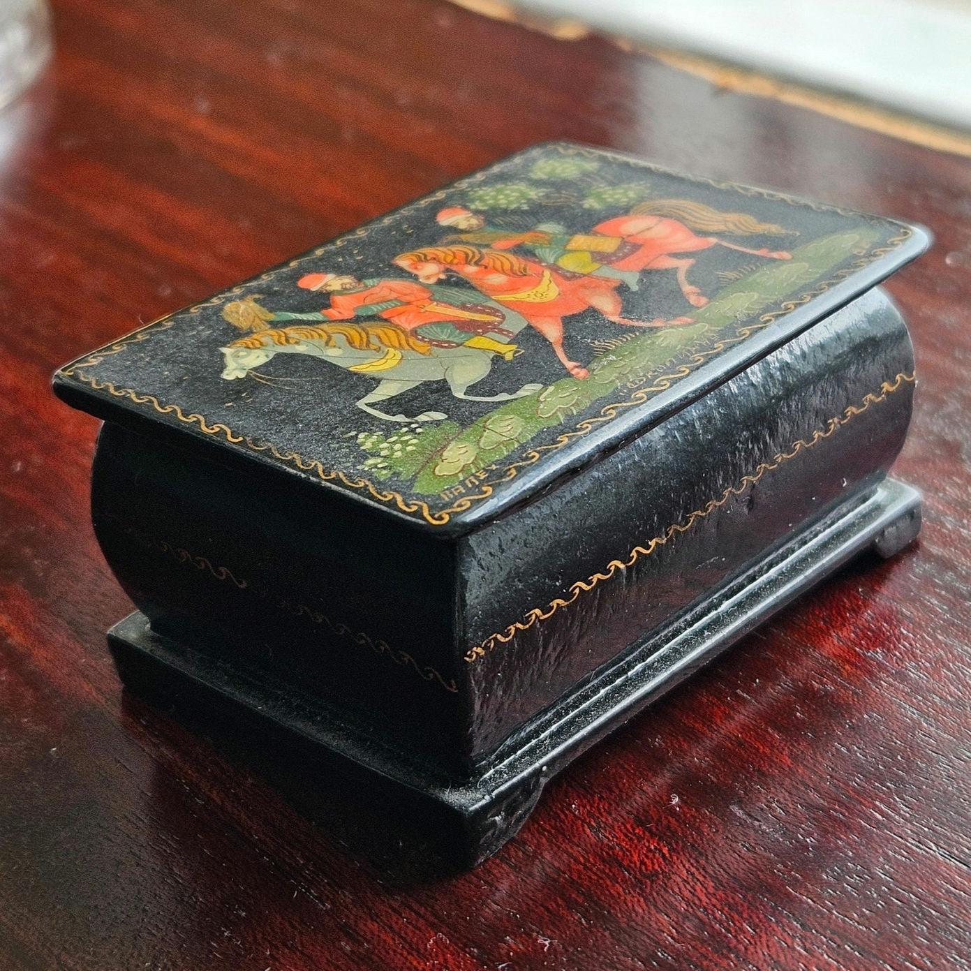 Vintage Russian Signed Palekh Lacquer Box Hand Painted Folk Scene
