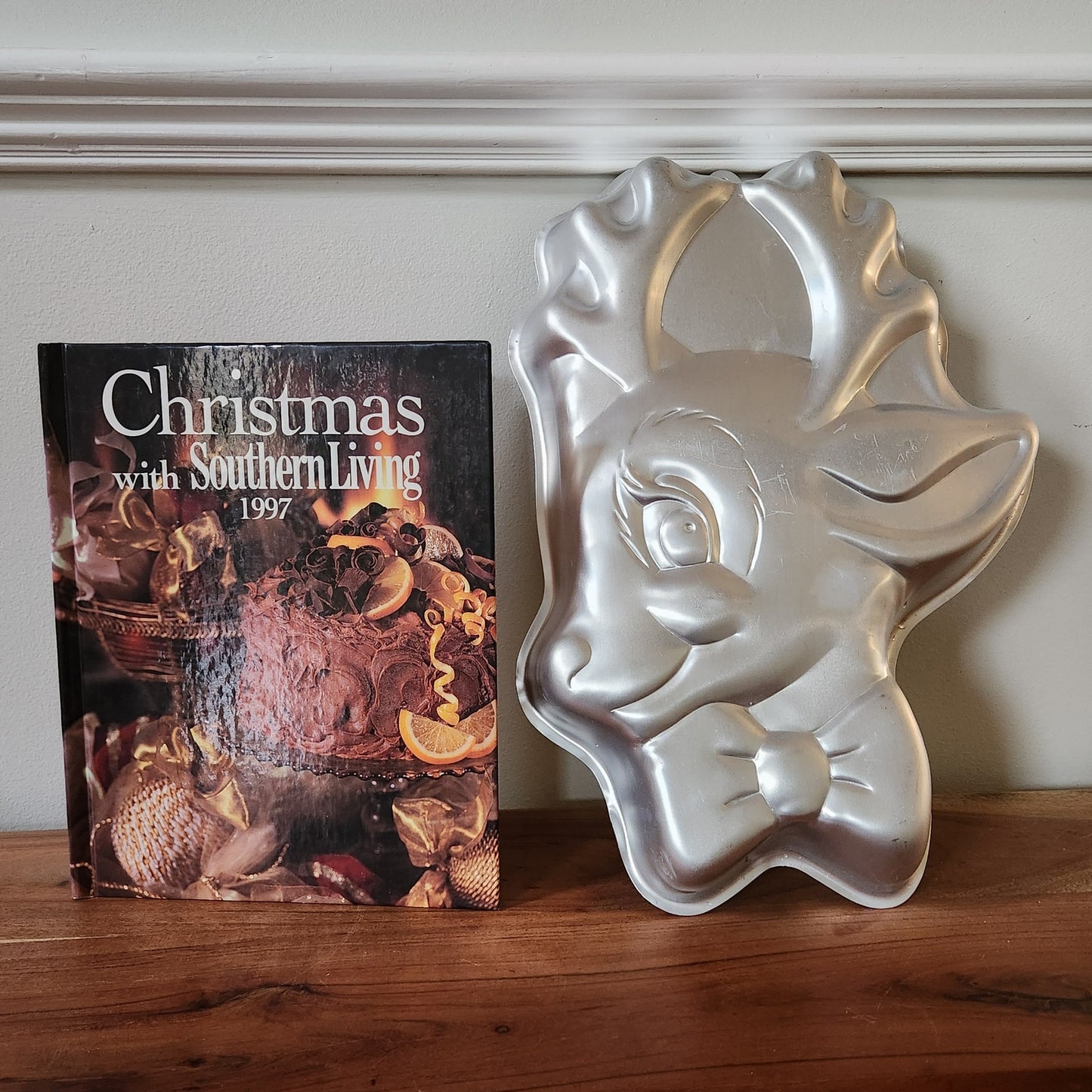 Holiday Baking Gift Bundle – 1988 Wilton Reindeer Cake Pan + Christmas With Southern Living 1997 Book