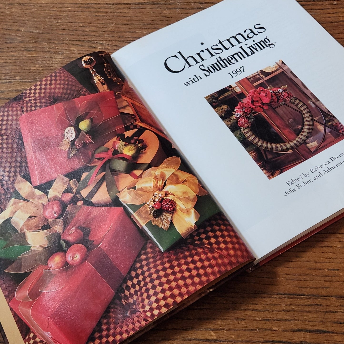 Holiday Baking Gift Bundle – 1988 Wilton Reindeer Cake Pan + Christmas With Southern Living 1997 Book