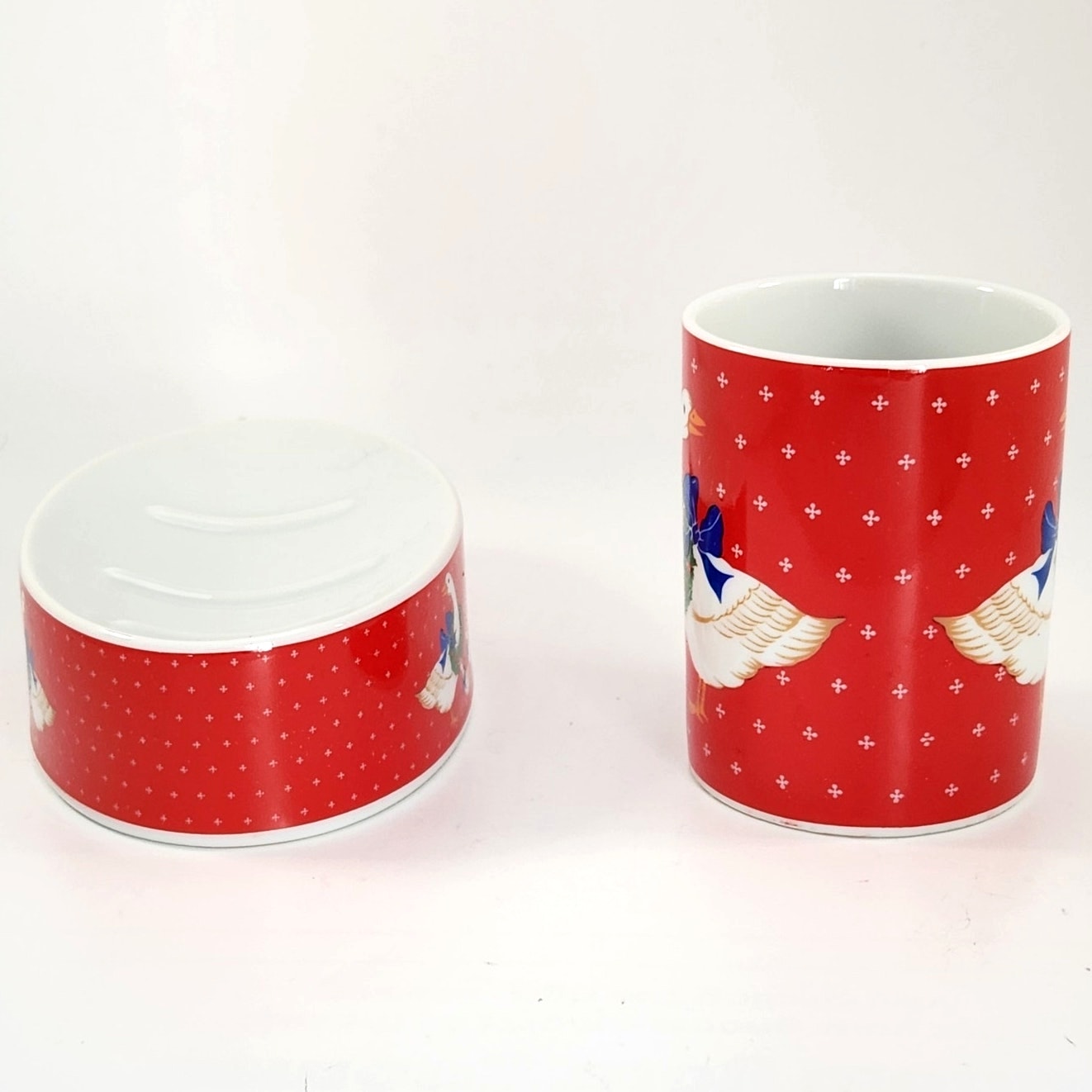 1980s Christmas Goose Bath Set – Soap Dish & Tumbler in Original Box – Red Holiday Goose with Wreath & Blue Bow
