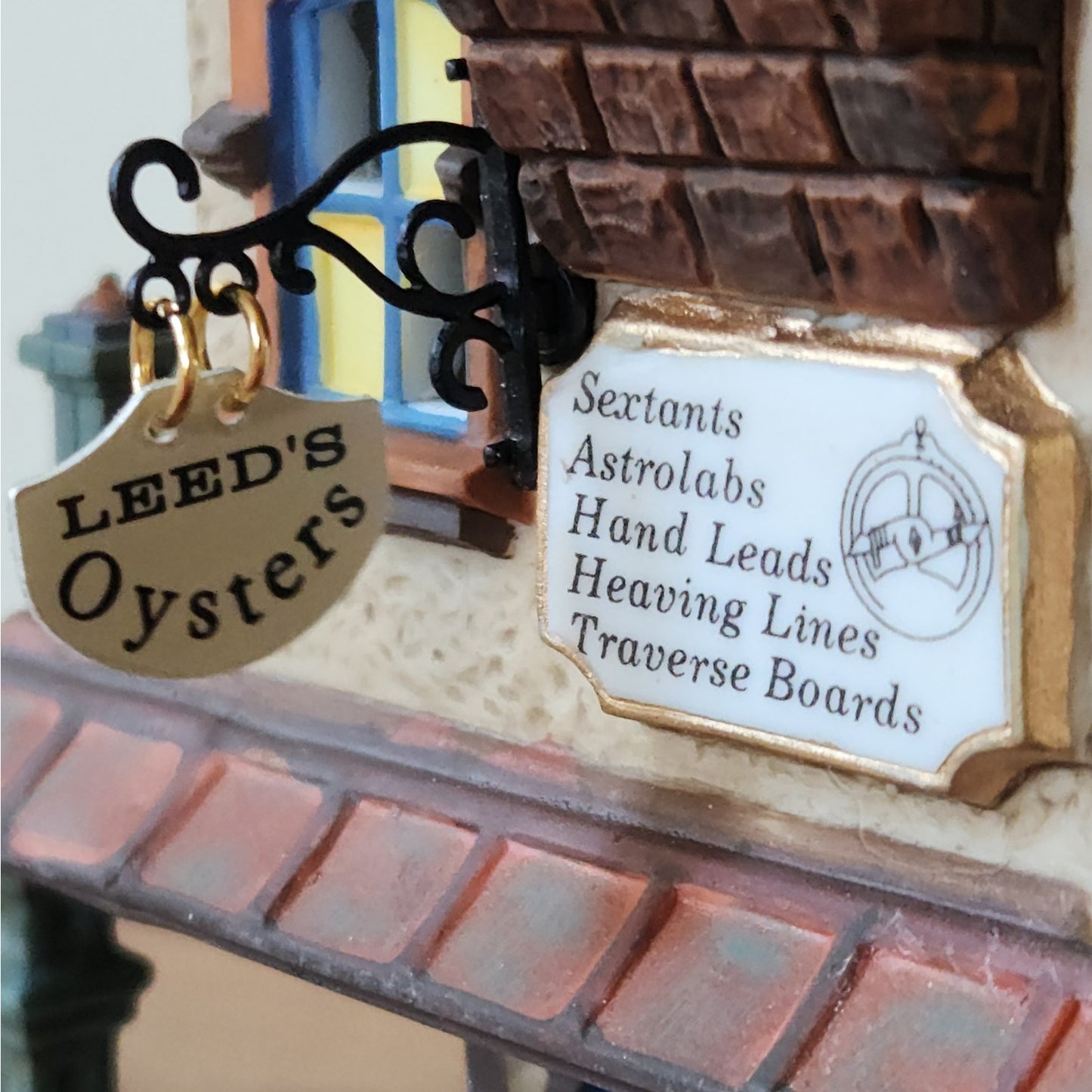 Leed’s Oyster House – Dickens’ Village – Department 56 (1999) - New in Box!