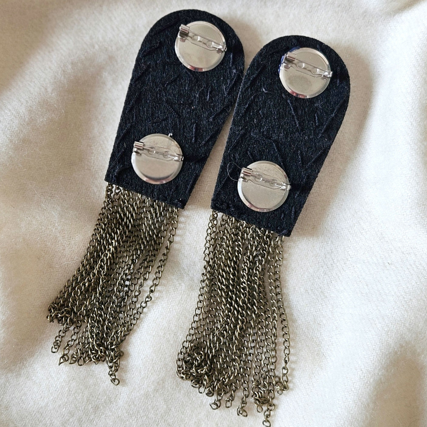 Vintage Boho Rock Epaulette Brooch Set – Gunmetal Chain Fringe Star Pins – Festival Western Statement Accessories