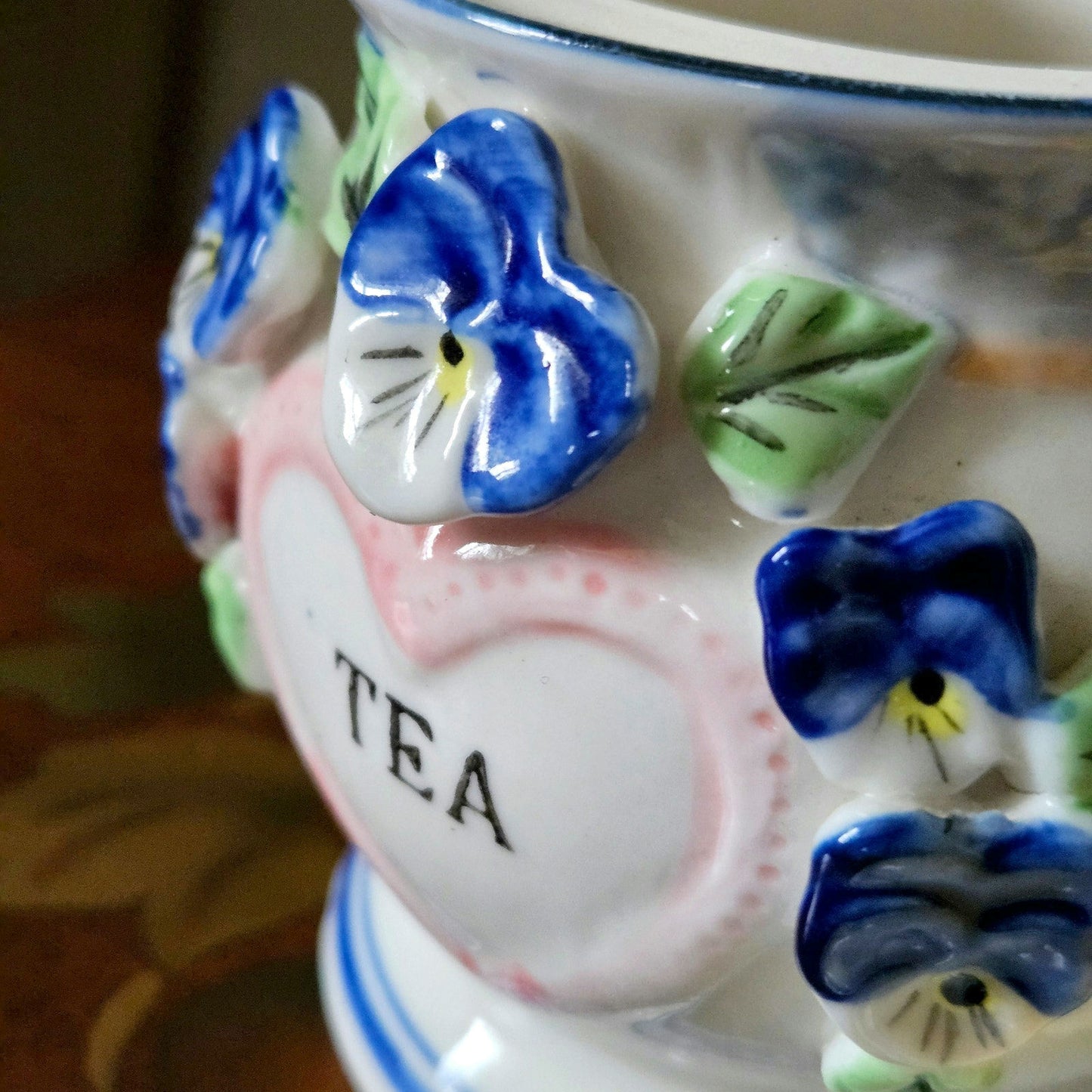 Vintage Blue Floral Tea Gift Basket – Curated Tea Lover Set