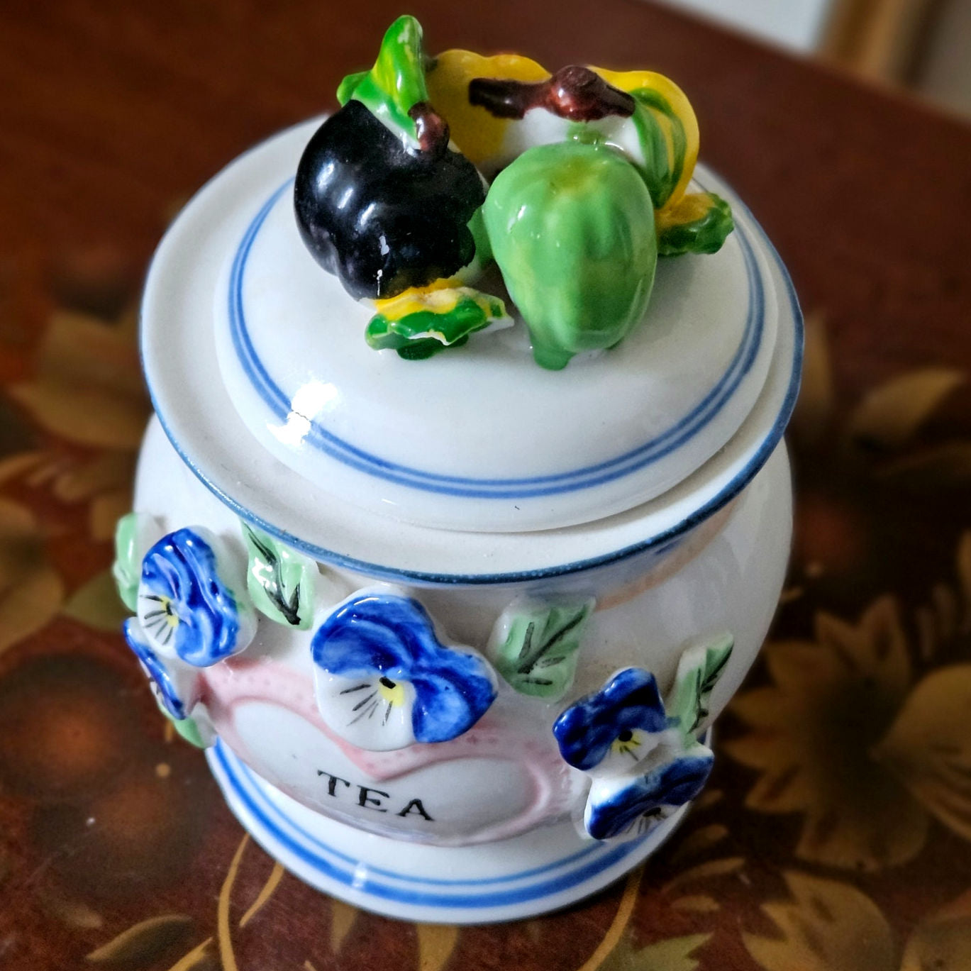 Vintage Blue Floral Tea Gift Basket – Curated Tea Lover Set