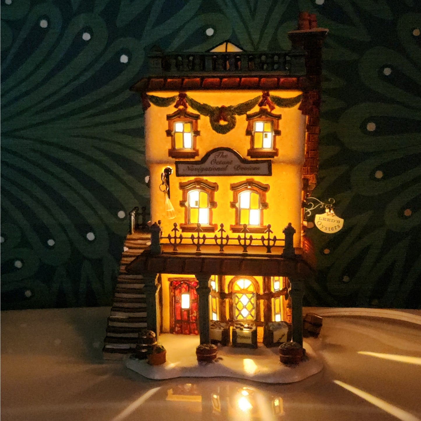 Leed’s Oyster House – Dickens’ Village – Department 56 (1999) - New in Box!