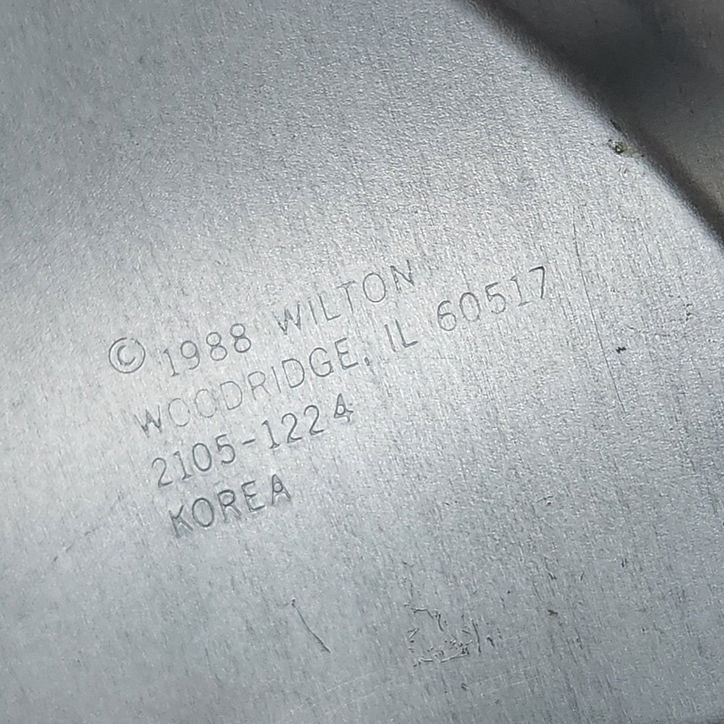 Holiday Baking Gift Bundle – 1988 Wilton Reindeer Cake Pan + Christmas With Southern Living 1997 Book