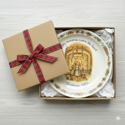 Vintage 1972 Holly Hobbie Christmas Plate – American Greetings Collectible Decorative Plate “Happy Memories Warm the Heart” – Cat Cottagecore Home Décor 10”
