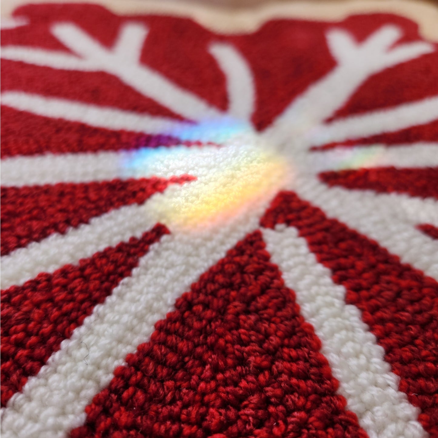 Red Snowflake Hooked Accent Rug | 30” Round | Holiday Collection | NWT