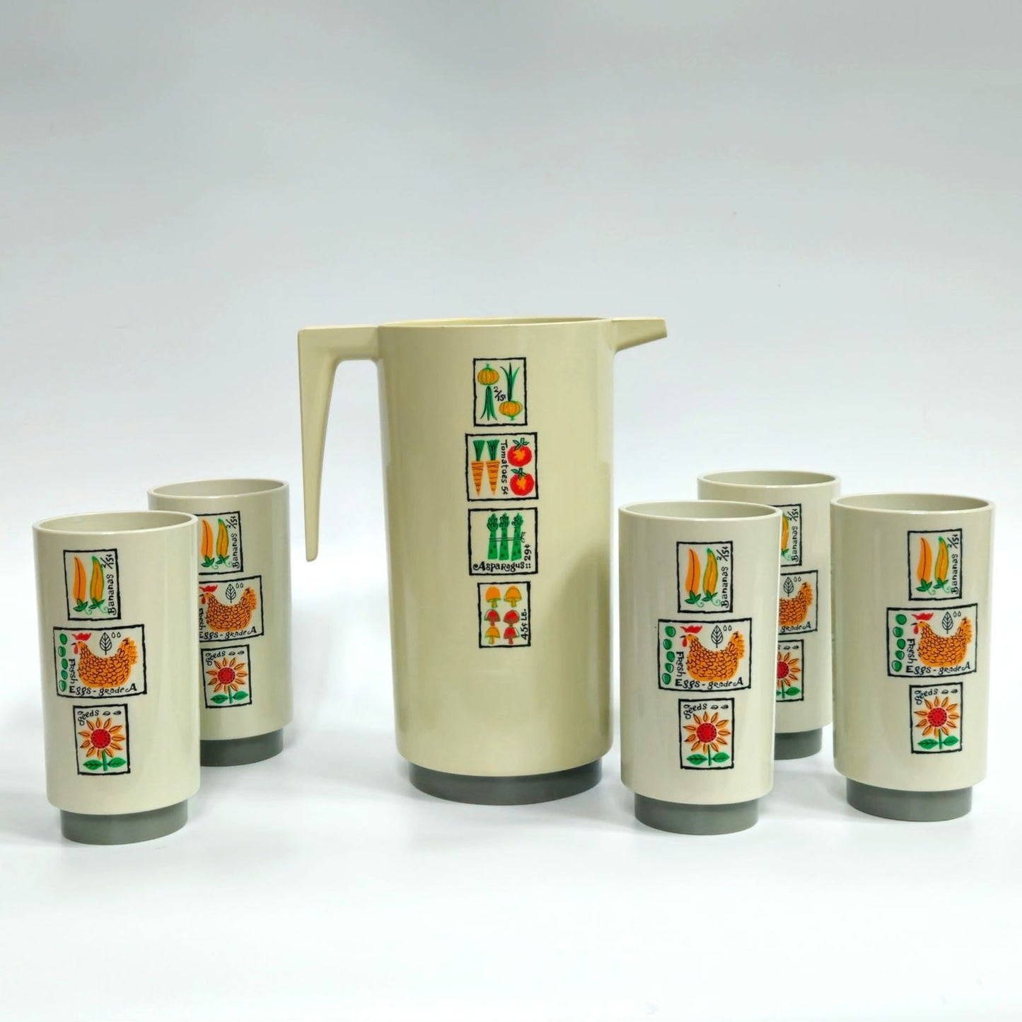 Vintage 1960s Loma Industries Farmers Market Plastic Pitcher and 5 Cup Set
