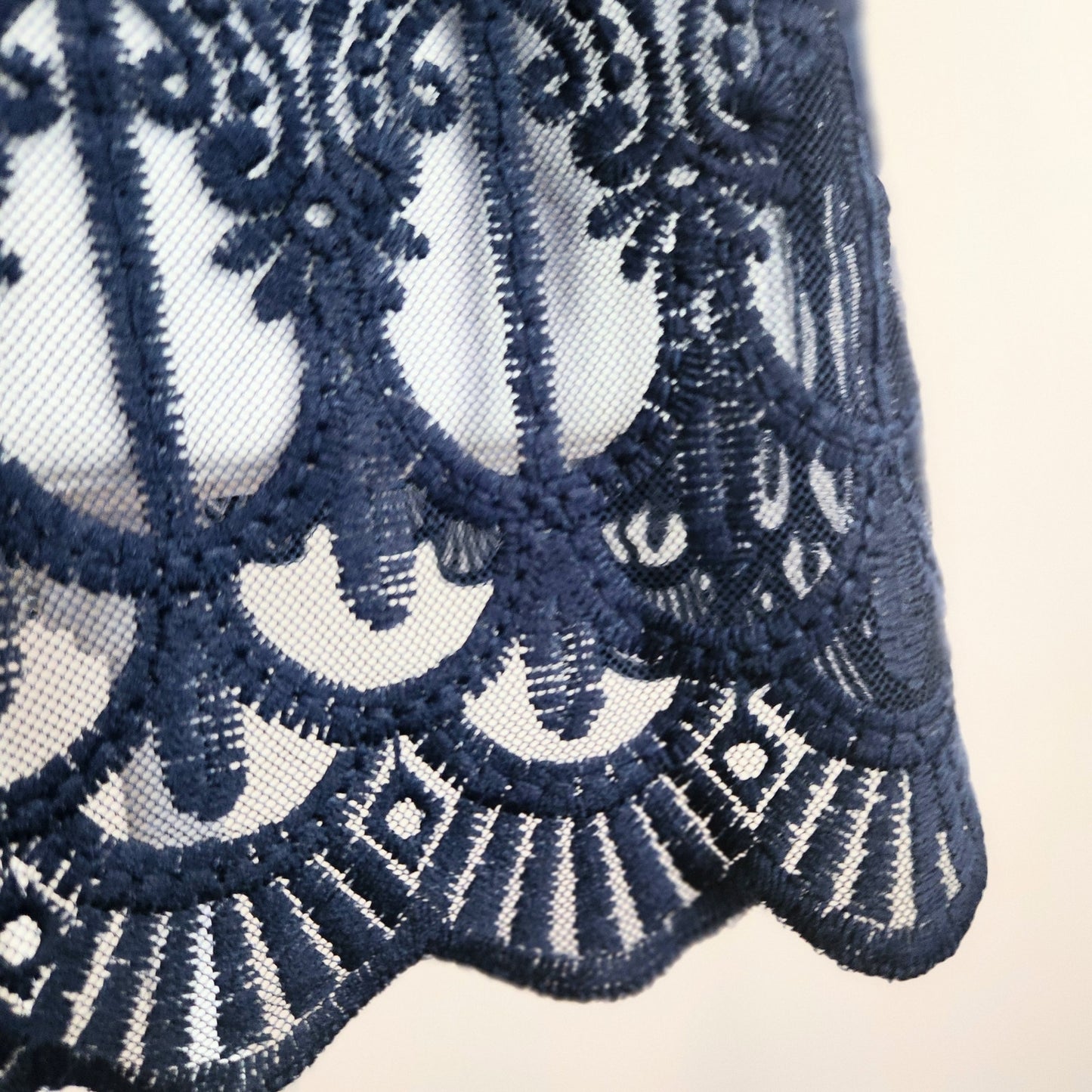 Anthropologie En Elle Marka Lace Scallop Hem Navy Blue Blouse | Women's 10 NWT