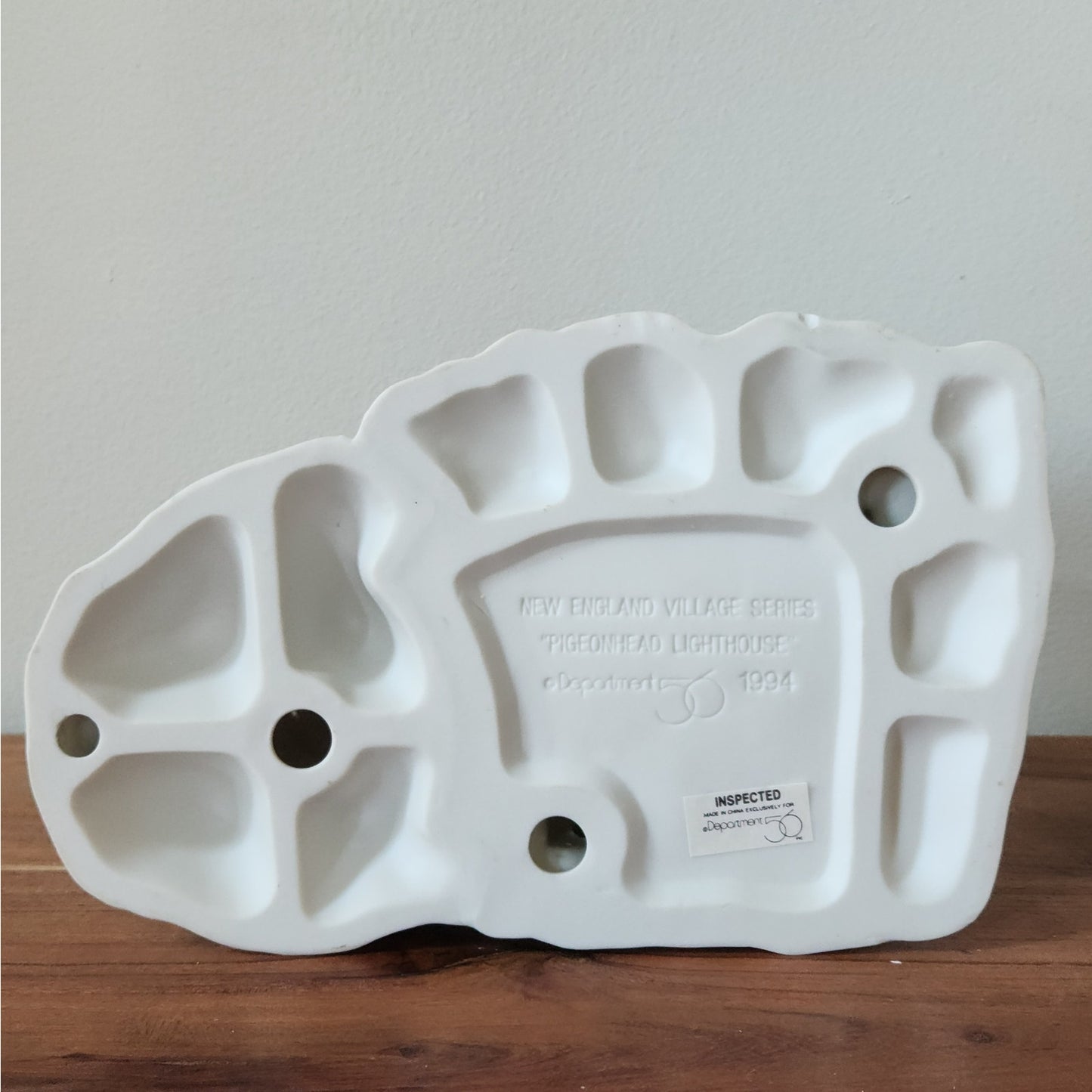 Department 56 – Pigeonhead Lighthouse (1994), New England Village Series