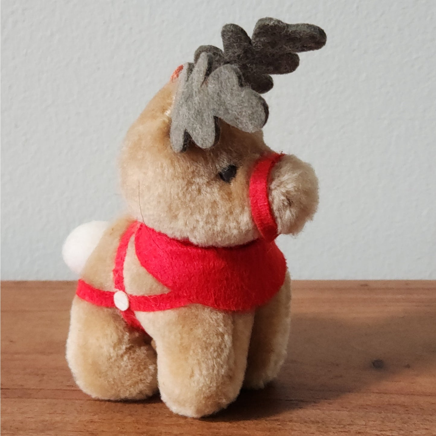 Vintage McDonald’s Holiday Gift Bundle | 2001 “Duh, Happy Holidays” Plate & 1985 Plush Reindeer Ornament