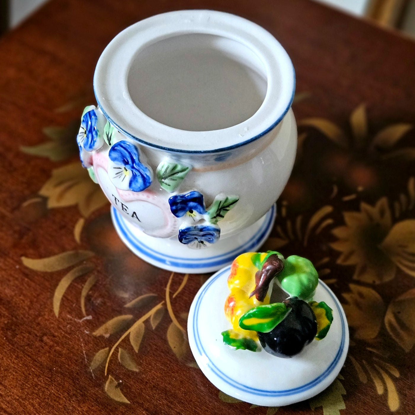 Vintage Blue Floral Tea Gift Basket – Curated Tea Lover Set